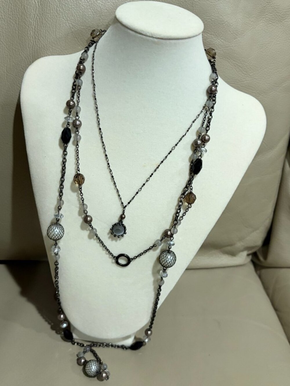 Vintage costume/fashion necklace (Preowned)